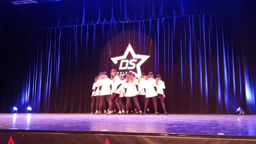Dance Crew bei einer Meisterschaft